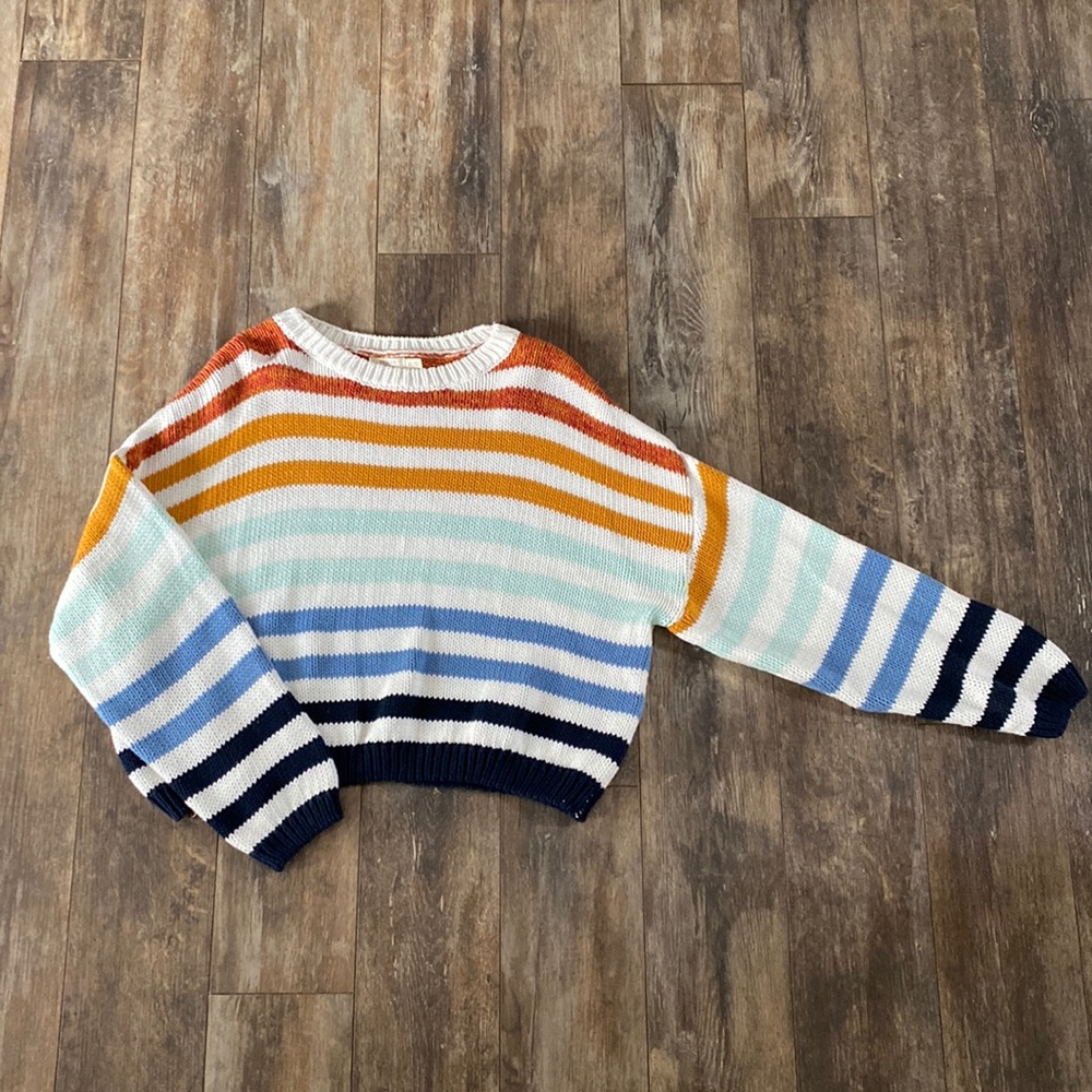 Light weight sweater